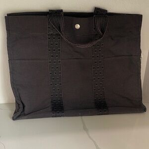 Stylish Hermès Tote Bag